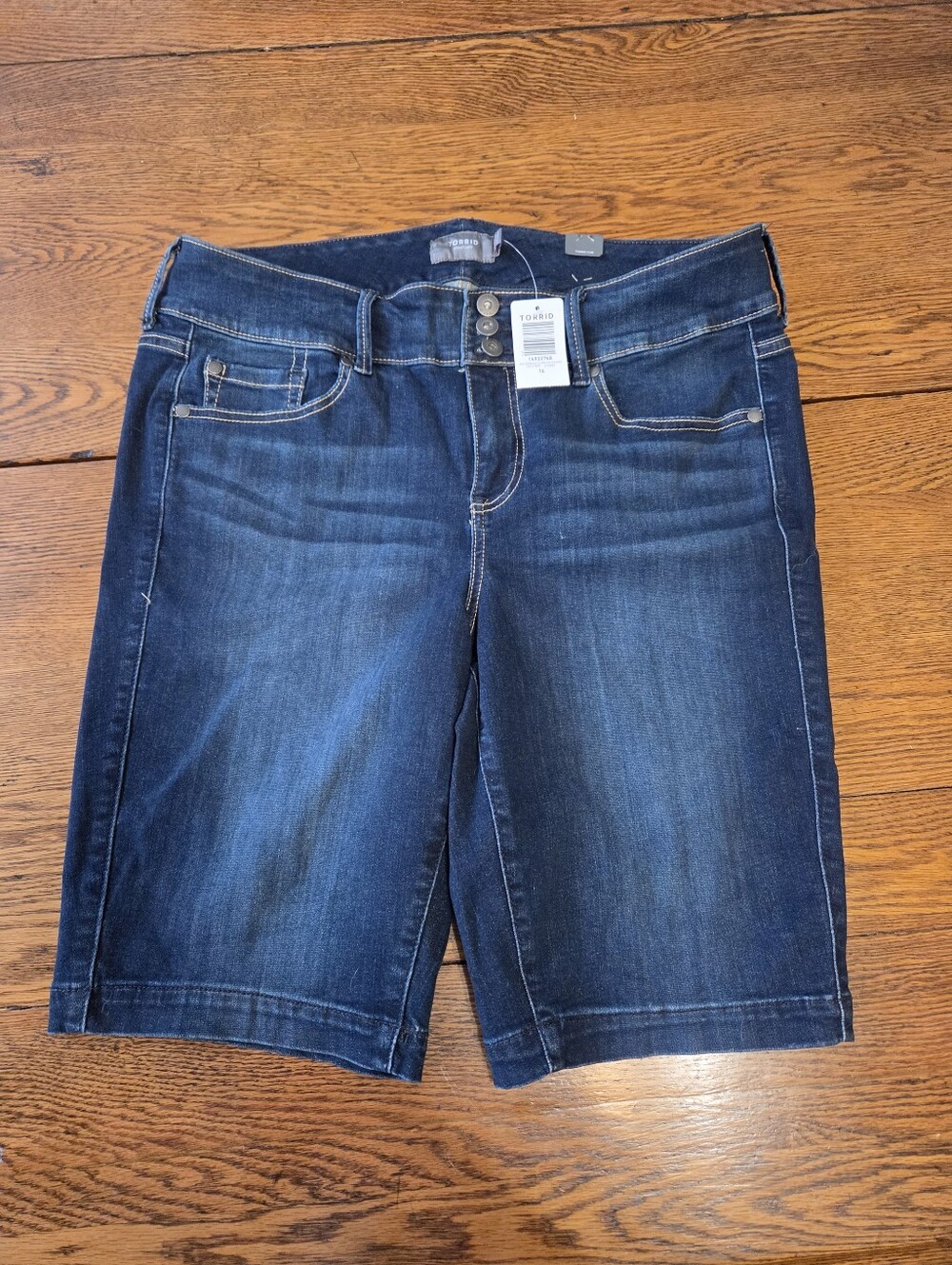 Torrid Feel the Fit Jean Denim Shorts Women's 16 New with Tags